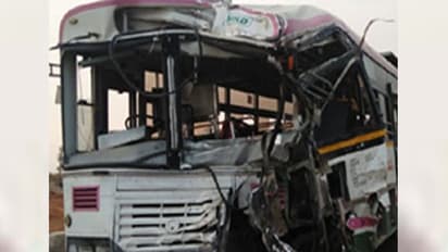 శుభకార్యానికి వెళ్లివస్తుండగా ప్రమాదం....40మందికి తీవ్ర గాయాలు