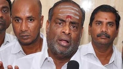 கனிமொழிக்கு ஜால்ரா அடித்த எம்.பி. நவநீத கிருஷ்ணன் அதிரடி நீக்கம்… பட்டாசு கிளப்பிய ஈபிஎஸ்-ஒபிஎஸ்!!