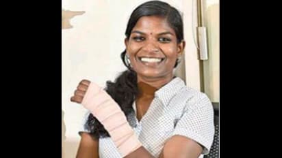 ஆதிவாசி பெண்ணுக்கு சபாஷ் போடு..! ஓலை குடிசை வீட்டு ஏழை இன்று கலெக்டர்..! இதை எல்லாம் யாரும் பாராட்டவும் மாட்டீங்க... பகிரவும் மாட்டீங்களே..!