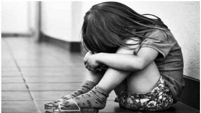 পৈশাচিক! গায়ে গরম মোম ঢেলে নিগ্রহ করা হল ৩ বছরের শিশুকে