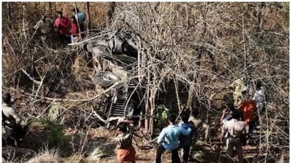 രാമക്കല്മേട്ടില് ഓഫ് റോഡ് സവാരിക്കിടെ ജീപ്പ് 300 അടി താഴേക്ക് മറിഞ്ഞു; ഒരു വിദ്യാര്ത്ഥി മരിച്ചു