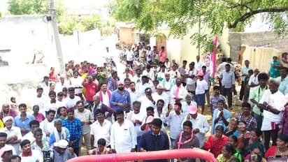 మండుటెండల్లో మంత్రి జగదీశ్ రెడ్డి భార్య సునీత ప్రచారం (ఫోటోలు)