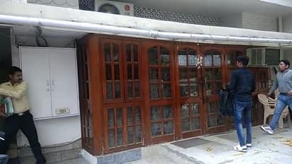 कमलनाथ के करीबियों पर छापेः एमपी के IAS, IPS और नेताओं की 'बेनामी' संपत्ति के दस्तावेज और 16 करोड़ कैश बरामद