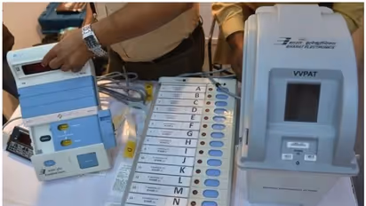 தமிழகத்தில் முதன்முறையாக உள்ளாட்சி தேர்தலில் வாக்குப்பதிவு இயந்திரங்கள்... மாஸ் காட்டும் தேர்தல் ஆணையம்..!