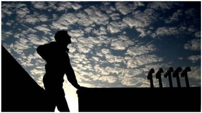 ’அரசியல்வாதிகள், தொலைக்காட்சிகள், பத்திரிகைகள் எல்லாமே பொறுக்கிகள்’...ஒரு உத்தம இயக்குநரின் அறிக்கை...