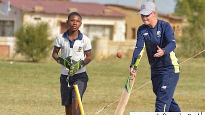 ರಸ್ತೆ ಅಪಘಾತ: ಸೌತ್ ಆಫ್ರಿಕಾ ಮಹಿಳಾ ಕ್ರಿಕೆಟ್ ಆಟಗಾರ್ತಿ ಹಾಗೂ ಮಗು ಸಾವು!
