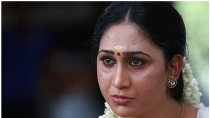 " സ്വന്തം മക്കളെ വേണ്ടെന്ന് തോന്നിയാൽ നിങ്ങൾ തെരുവിലുപേക്ഷിക്കുകയോ കൊല്ലുകയോ വേണ്ട. എന്നെ അറിയിക്കൂ... " അഞ്ജലി അമീര്