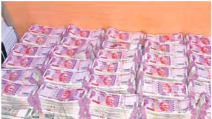 കോഴിക്കോട് ട്രെയിനില്‍ കടത്തുകയായിരുന്ന 36 ലക്ഷം രൂപയുടെ കുഴല്‍പ്പണം പിടികൂടി