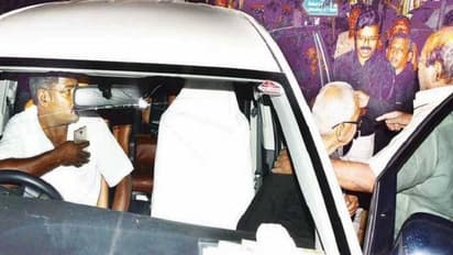 வீரமணி சென்ற காரை கல்லால் பதம் பார்த்த இந்து முன்னணியினர் !! திருப்பூரில் துரத்தியடிப்பு !!