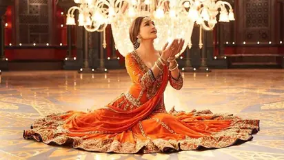 Loved Madhuri Dixit's Maar Dala in Devdas? You have to watch Tabaah Ho Gaye from Kalank