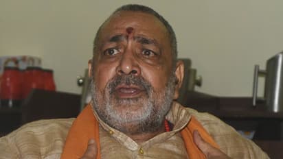 அரசியலில் இருந்து ஓய்வு பெறுகிறார் பாஜக மத்திய அமைச்சர்..!