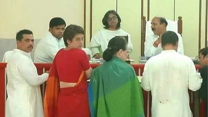 ಅಮೇಥಿಯಲ್ಲಿ ರಾಹುಲ್ ನಾಮಪತ್ರ: ಕುಟುಂಬಸ್ಥರೆಲ್ಲರೂ ಇದ್ದರು ಹತ್ತಿರ!