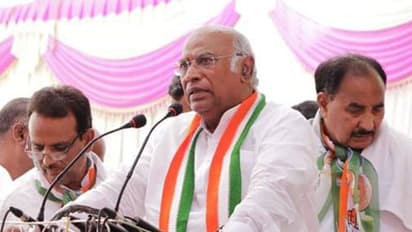 Congress: కాంగ్రెస్ అధ్యక్ష ఎన్నికలు.. మల్లికార్జున ఖర్గే నామినేషన్ దాఖలు