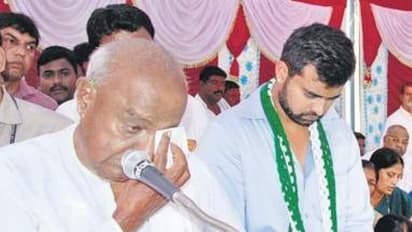 ವೇದಿಕೆಯಲ್ಲಿ ಮಾತನಾಡುತ್ತಲೇ ಗಳಗಳನೆ ಅತ್ತ ದೇವೇಗೌಡರು