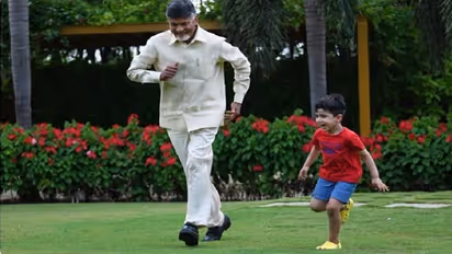 మనవడు దేవాన్ష్తో చంద్రబాబు ఆటవిడుపు