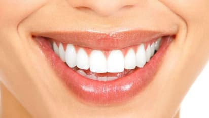 പല്ല് വെളുത്തിരിക്കാന്‍ വേണ്ടി എന്തെങ്കിലും ഉപയോഗിക്കാറുണ്ടോ?