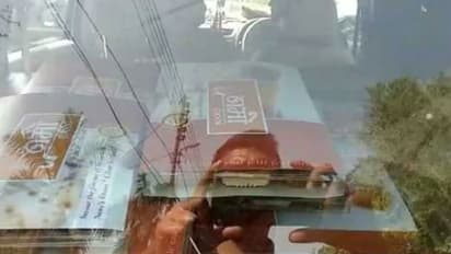 പോളിംഗ് സ്റ്റേഷനില് നോട്ടപ്പുള്ളിയായി 'നമോ' ഭക്ഷണപ്പൊതി!