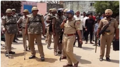 യുപിയില് കള്ളവോട്ട് ചെയ്യാനെത്തിയവരെ തുരത്താന് ബിഎസ്എഫ് ആകാശത്തേക്ക് വെടിവച്ചു