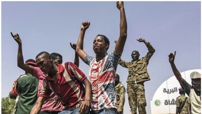 സുഡാനിൽ പ്രസിഡന്‍റിനെ പുറത്താക്കി; സെെന്യം അധികാരം പിടിച്ചെടുത്തു