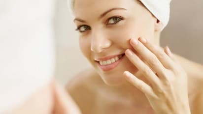 অয়েলি স্কিনের সমস্যা, ঘরোয়া উপায়ে যত্ন নিন এখন থেকেই