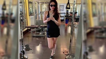 അച്ഛനും അമ്മയ്ക്കുമൊപ്പം തൈമൂര് ജിമ്മില്; കരീനയുടെ സെല്ഫി വൈറലാകുന്നു