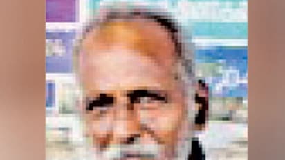 சோறு தண்ணி இல்லாமல் அம்மா உணவகத்தில் உண்ணும் முன்னாள் எம்பி யின் மகன்..! வெறும் 2 சட்டையுடன் தெருவில் வசிப்பதன் பயங்கர பின்னணி...!