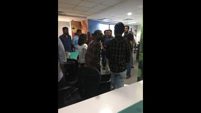 ప్రశాంత్ కిశోర్ ఆఫీసులో వైఎస్ జగన్ (ఫొటోలు)