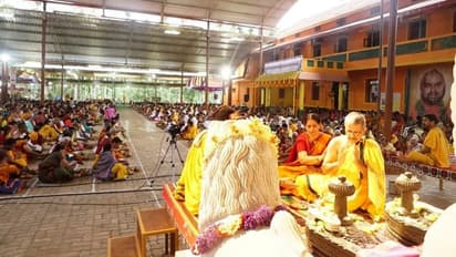 ಸೇವೆಯ ಮುಂದೆ ಸಂಪತ್ತು ಗೌಣ: ಯೋಗಪಟ್ಟಾಭಿಷೇಕದಲ್ಲಿ ರಾಘವೇಶ್ವರ ಸ್ವಾಮೀಜಿ