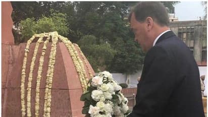 കുറ്റബോധത്തിന്‍റെ ഒരുകെട്ട് പൂക്കളുമായി ബ്രിട്ടീഷ് സ്ഥാനപതി ജാലിയന്‍വാലാബാഗില്‍