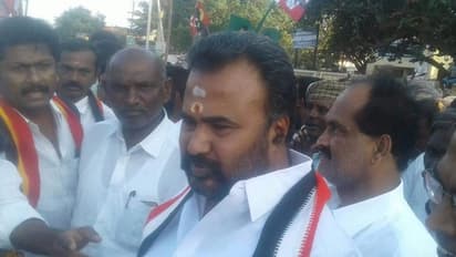 மாமா, மச்சான், மாப்ளே உறவு சொல்லி மக்களோடு மக்களாக மாறி மனம் கவரும் மகேந்திரன்! பொள்ளாச்சி அதகளம்