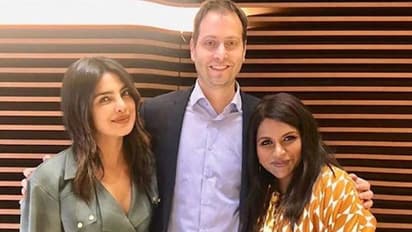 Priyanka Chopra, Mindy Kaling set to star in a wedding comedy, read details