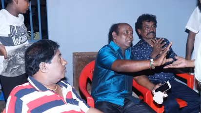 உதவி என யாரு வந்தாலும் அள்ளிக் கொடுத்த வள்ளல் ஜேகே.ரித்திஷ்... நலிந்த நடிகர்கள் உருக்கமான தகவல்!!