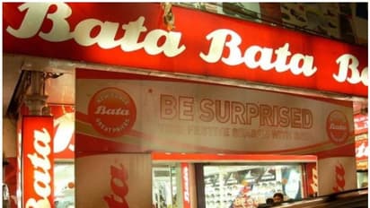 క్యారీ బ్యాగు డబ్బు వసూలు.. బాటాకి భారీ జరిమానా