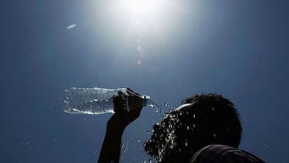 কলকাতায় বৃষ্টির আশা ক্ষীণ, আর কত ভোগাবে আবহাওয়া