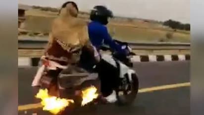 ಅಬ್ಬಾ...! ಬೆಂಕಿ ತಗುಲಿದ್ದ ಬೈಕನ್ನು 4 ಕಿ. ಮೀಟರ್ ಓಡಿಸಿದ!: ವಿಡಿಯೋ ವೈರಲ್!