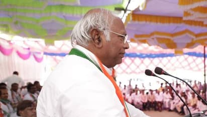 मल्लिकार्जुन का बयान कांग्रेस के लिए न बन जाएं मुसीबत, भाजपा बोली- यह केवल खड़गे नहीं सोनिया-राहुल का भी बयान