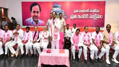 స్థానిక సంస్థల ఎన్నికలపై టీఆర్ఎస్ రివ్యూ మీటింగ్... నాయకులకు దిశానిర్దేశం చేసిన కేసీఆర్ (ఫోటోలు)