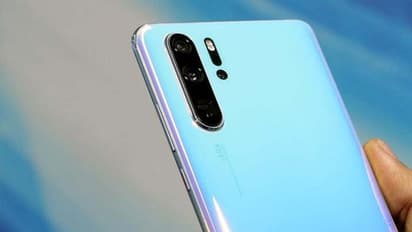 హువాయ్ P30 ప్రో రాక: ఇక స్మార్ట్ఫోన్ల ‘చీకటి’ యుద్ధమే!