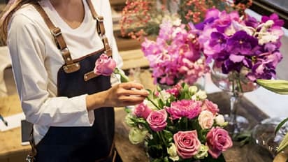 ಕೆಂಪು ಕೆಂಪು ಕೆಂಗುಲಾಬಿ, ನನ್ನ ಪ್ರೇಯಸಿ...