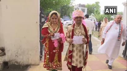 ಮಂಟಪದಿಂದ ಮತಗಟ್ಟೆಗೆ: ಧನ್ಯವಾದ ಜವಾಬ್ದಾರಿ ಮೆರೆದ ನವದಂಪತಿಗೆ!