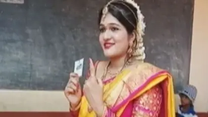 நிறைமாத கர்ப்பிணி வளைகாப்பு முடிந்தவுடன் வாக்கு அளிக்க வந்த அற்புத காட்சி..!