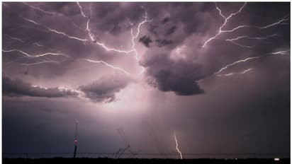 ಭಾರೀ ಮಳೆ ಮುನ್ಸೂಚನೆ: ರಾಜ್ಯದ 10 ಜಿಲ್ಲೆಗಳಿಗೆ ಆರೆಂಜ್, ಯೆಲ್ಲೋ ಅಲರ್ಟ್!