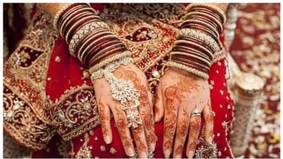 నిద్రలో భర్త, తండ్రిని బయటికి పంపి : ఇంట్లోంచి వెళ్లిపోయిన నవవధువు