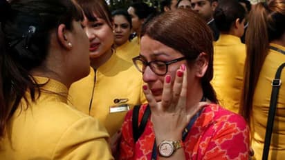 'ഞാന്‍ എന്‍റെ കുട്ടികളോട് ഒന്നും പറഞ്ഞിട്ടില്ല, എനിക്ക് രാത്രിയില്‍ ഉറങ്ങാന്‍ കഴിയുന്നില്ല'; ജെറ്റ് എയര്‍വേസ് ജീവനക്കാര്‍ കണ്ണീരിലാണ്