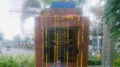 అంబేద్కర్ కి జరిగిన అవమానం బాధాకరం: వీహెచ్ నిరసన