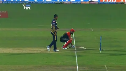 బెంగళూరు-కోల్కతా మ్యాచ్: నరైన్ మన్కడింగ్కు కోహ్లీ రియాక్షన్ ఇదే (వీడియో)