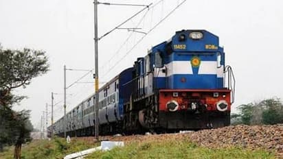 എമര്ജന്സി ബ്രേക്കിട്ടു, ട്രെയിനിന്റെ ബോഗികൾ വേർപെട്ടു