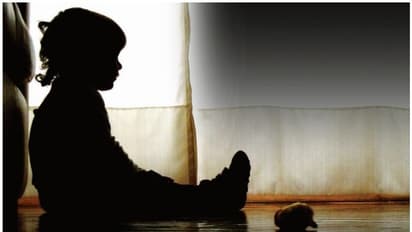 കടൽ തീരത്ത് കളിക്കുന്നതിനിടെ എറിഞ്ഞ കല്ല് ദേഹത്തുകൊണ്ടു, 10 വയസുകാരനെ മർദ്ദിച്ചതായി പരാതി