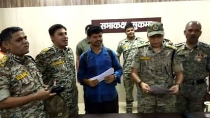 গণতন্ত্রের বিরোধিতা থেকে সরাসরি রক্ষার দায়িত্বে! ১৮০ ডিগ্রি ঘুরে গেল দুই মাওবাদীর জীবন