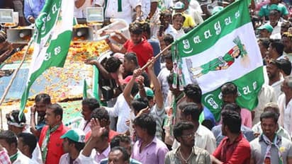  ಕಾಂಗ್ರೆಸ್‌ ತೊರೆದು ಜೆಡಿಎಸ್‌ ಸೇರ್ಪಡೆಯಾದ ಮುಖಂಡರು